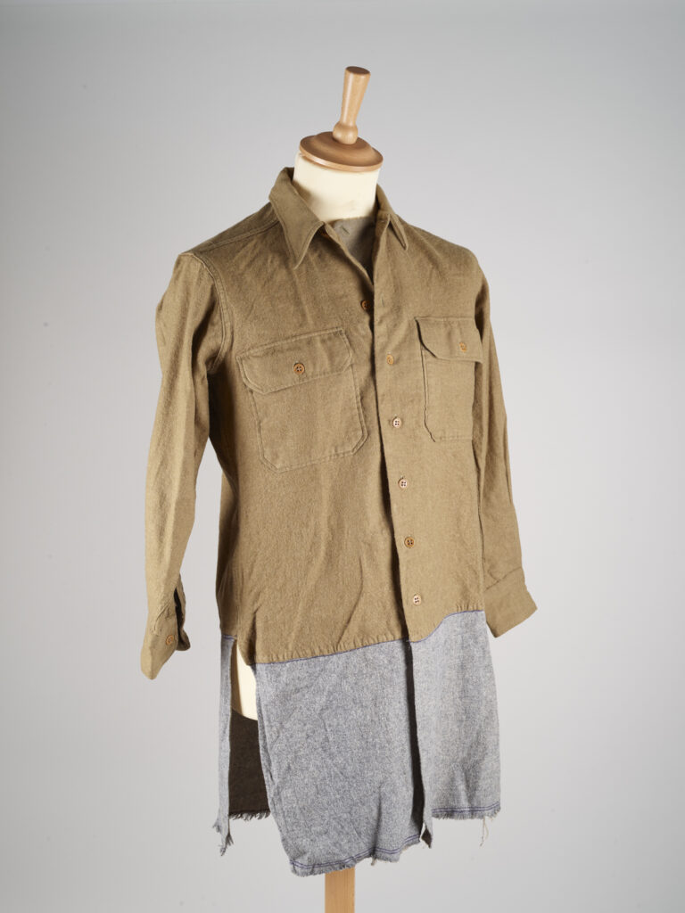 Chemise dite "moutarde" de l'armée américaine retouchée pour être utilisée par un paysan