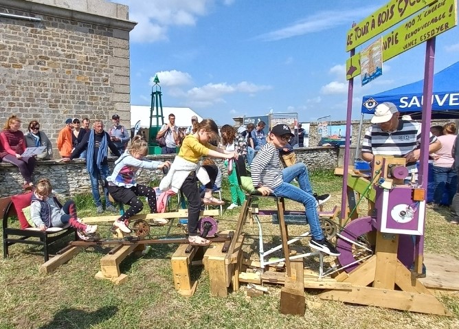 tour à bois actionné en pédalant