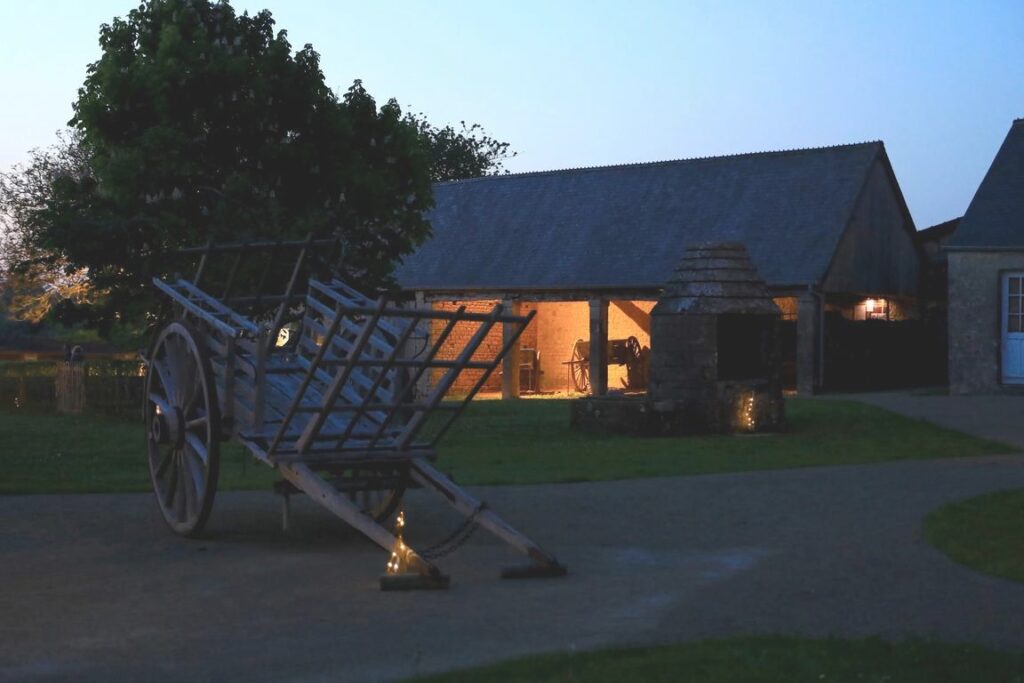 cour de la ferme à la veillée